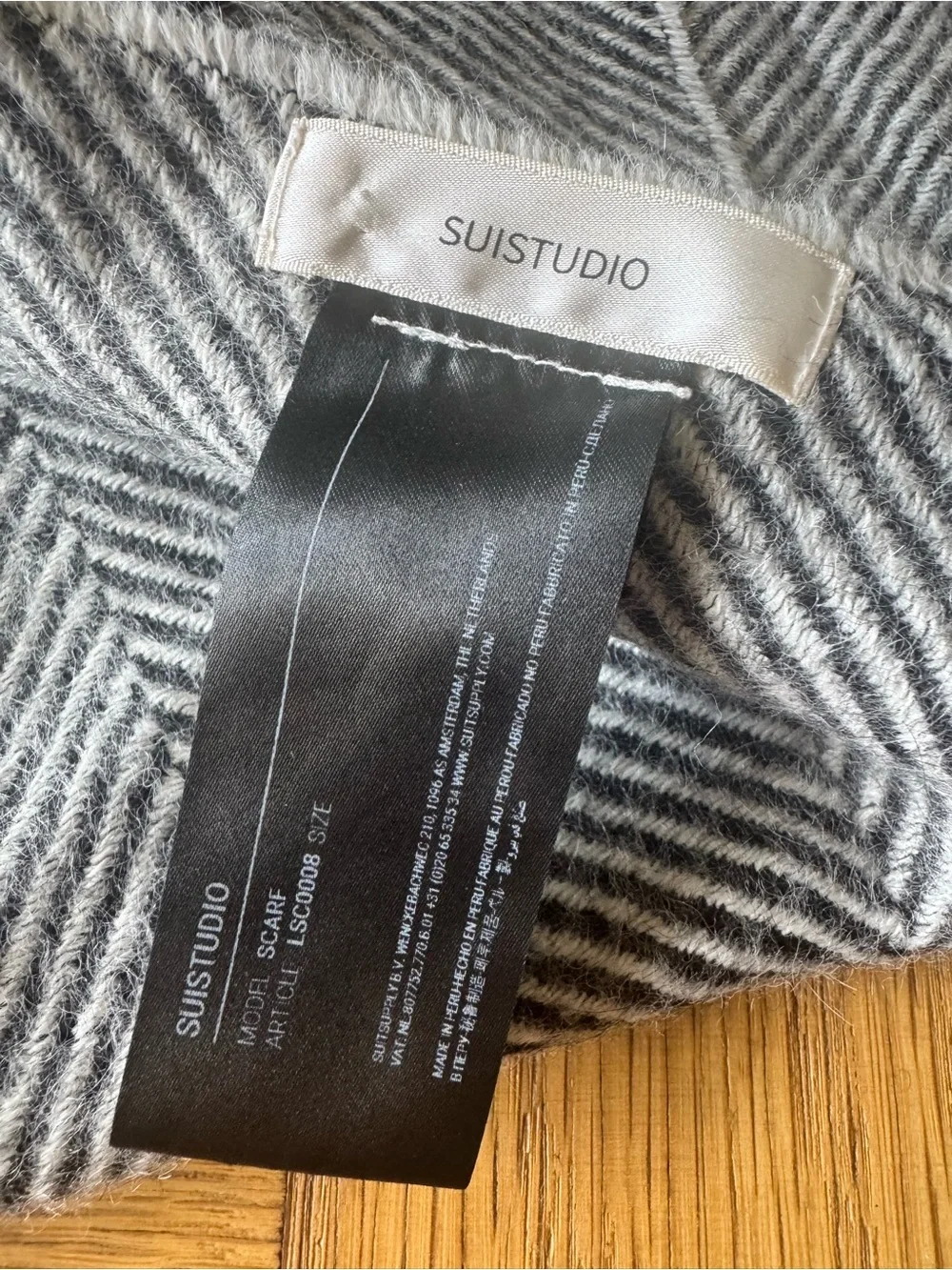 SUISTUDIO Alpaca Blanket Scarf Fringe Large Wide Black White Suit Supply